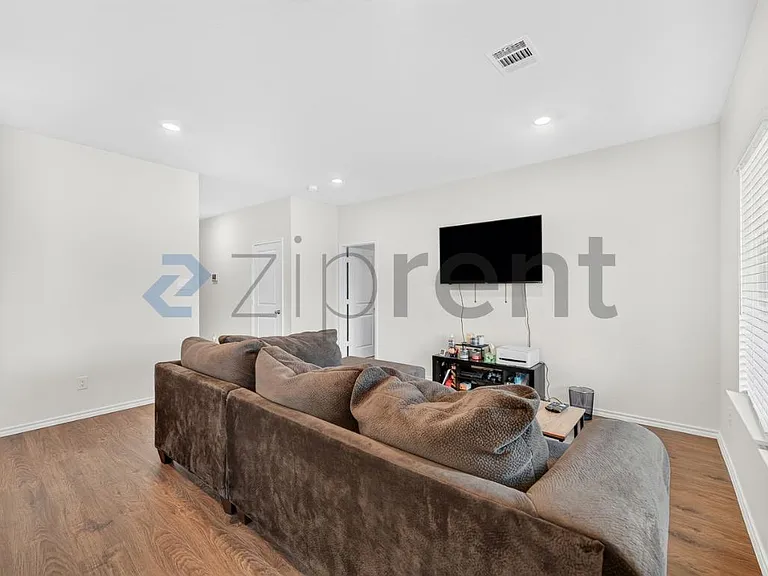 3923 Mountain Dr — Photo 9