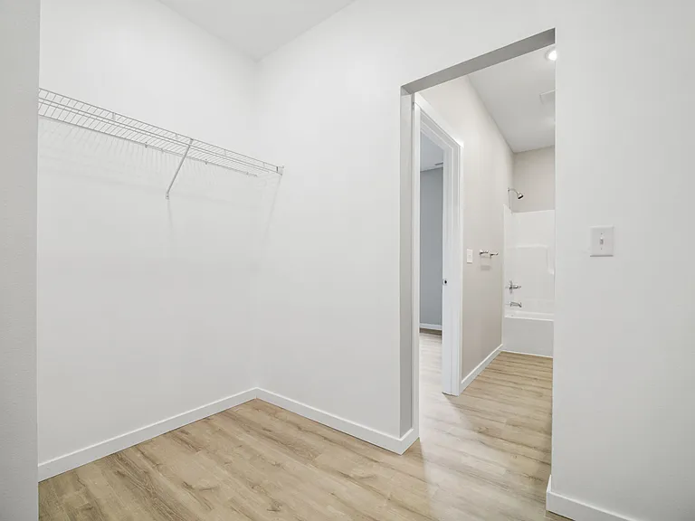 655 E Forest St — Photo 29