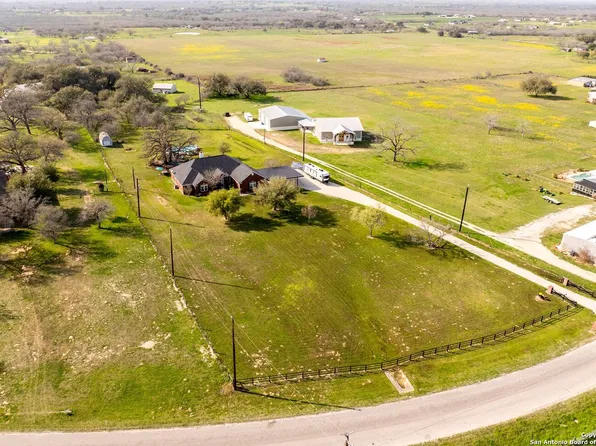 130 HOME PLACE DR, Adkins, TX 78101