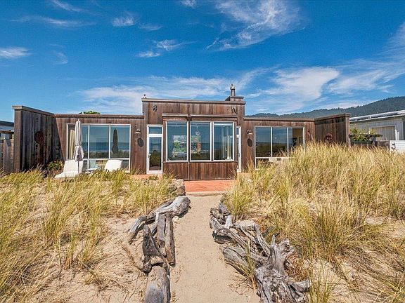 2nd image of 290 Seadrift Road
