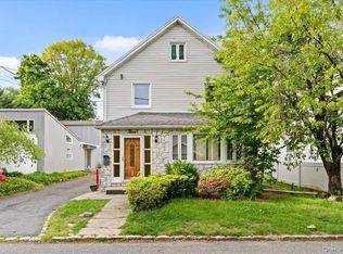3 Franklin Rd, Great Neck, NY 11024