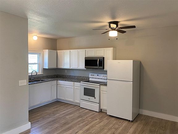 4th image of 1017 Marion Ave