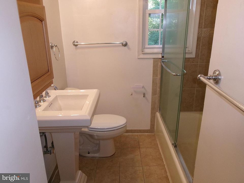 2nd image of 4910 Sharon Rd