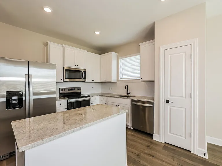 345 Magnolia Blvd — Photo 8
