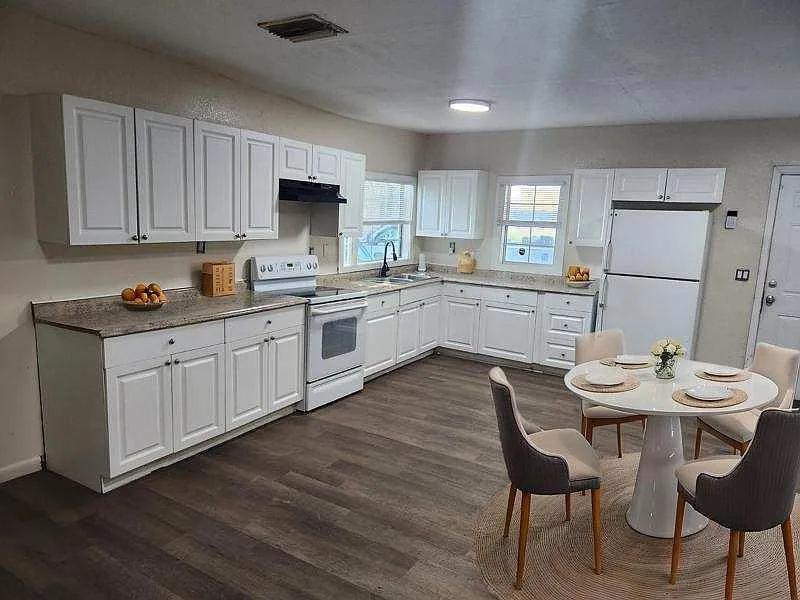 4 bed, 1600 sqft, $2,000 — Photo 2