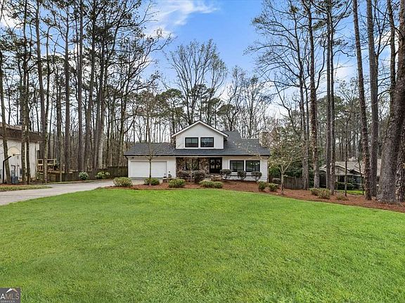 3rd image of 2415 Roxburgh Dr