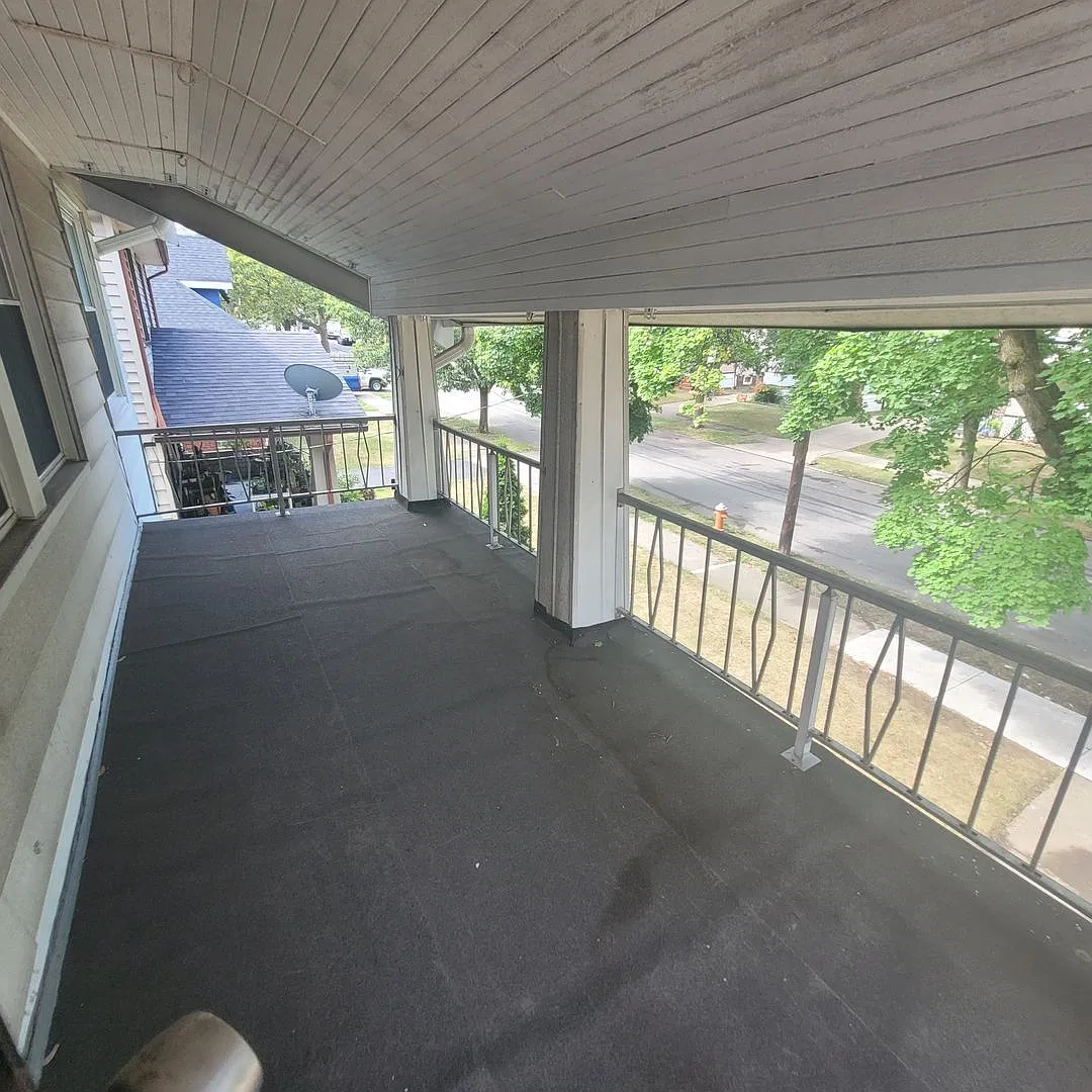 3219 W 114th Street — Photo 2