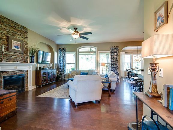 4th image of 2304 Carouth Ct