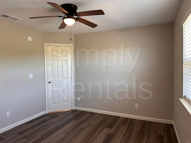 11015 W Interstate Highway 30 — Photo 19