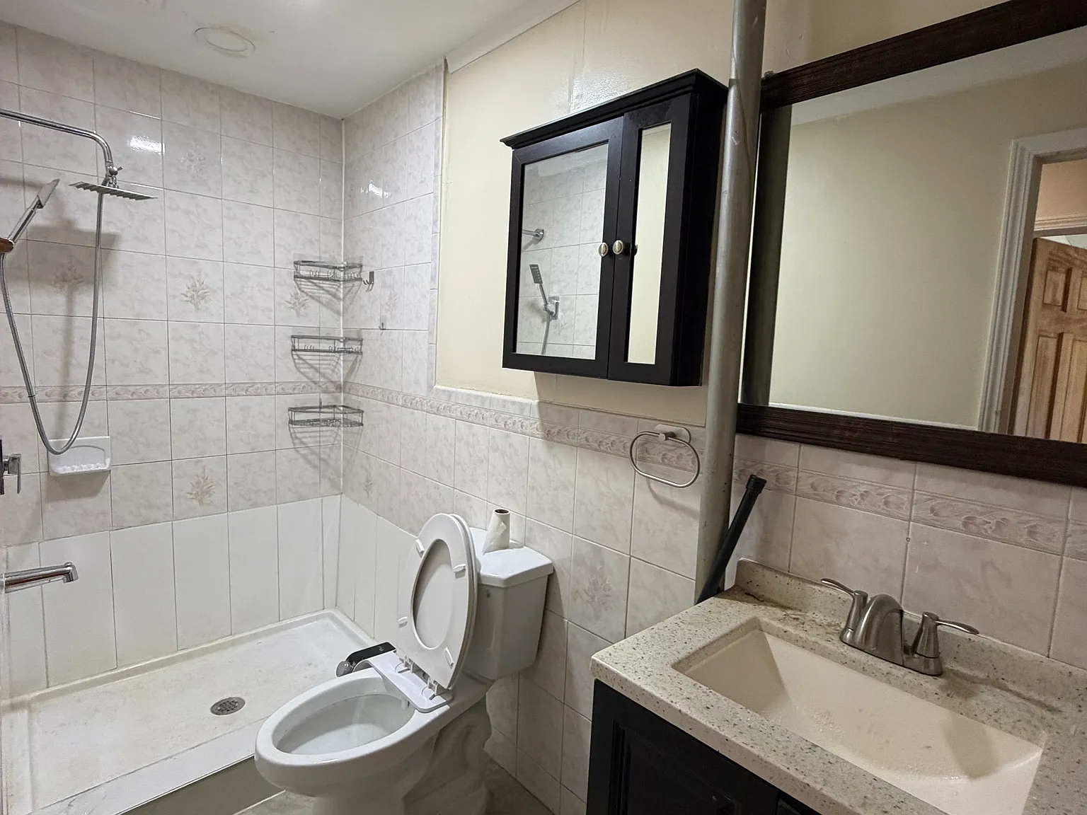 3 bed, 1200 sqft, $3,200 — Photo 4