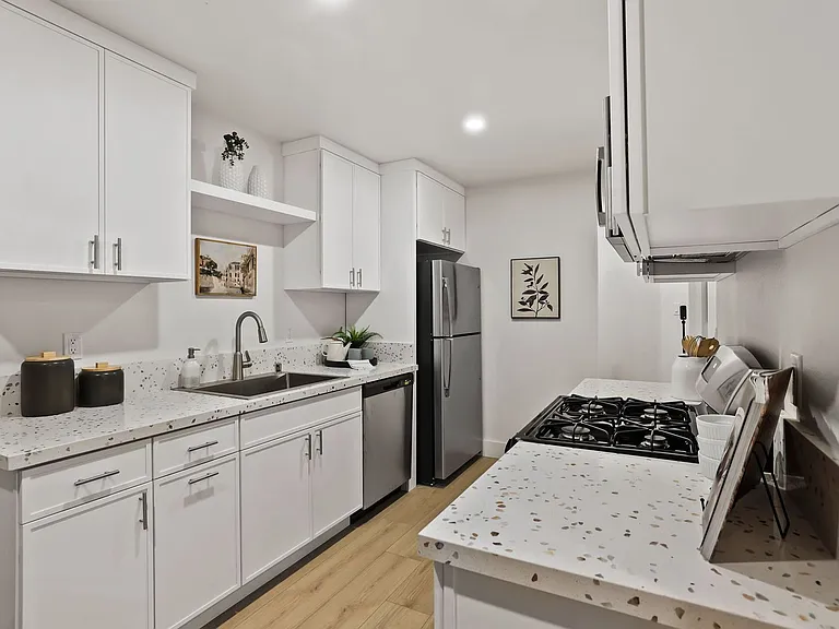 The Trinidad Apartments — Photo 32