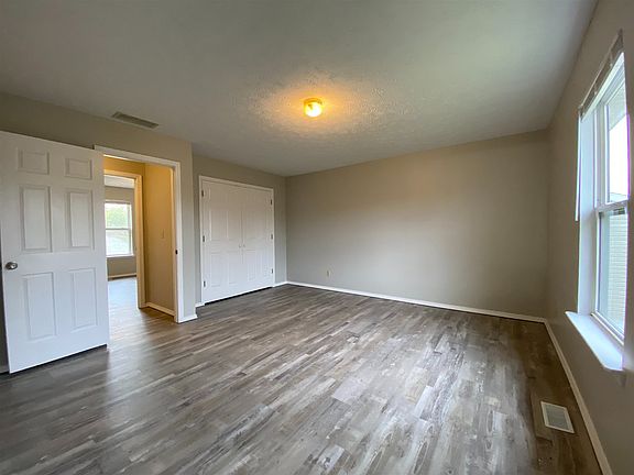 3rd image of 609 E Moody Dr