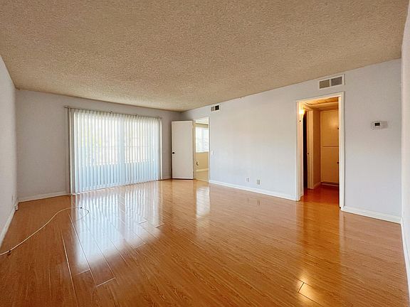 3rd image of 305 N Marguerita Ave #5