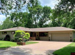210 Clover Ln, Mankato, MN 56001