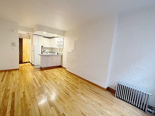 2nd image of 325 E 54th St #3B