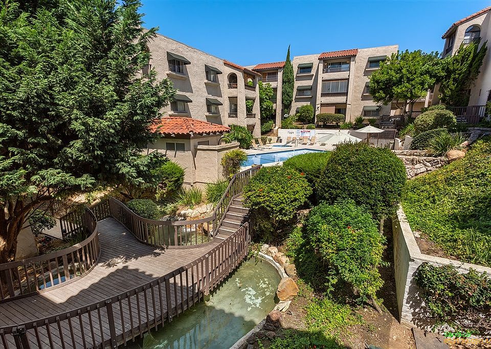 1st image of 2522 Clairemont Dr Unit 204