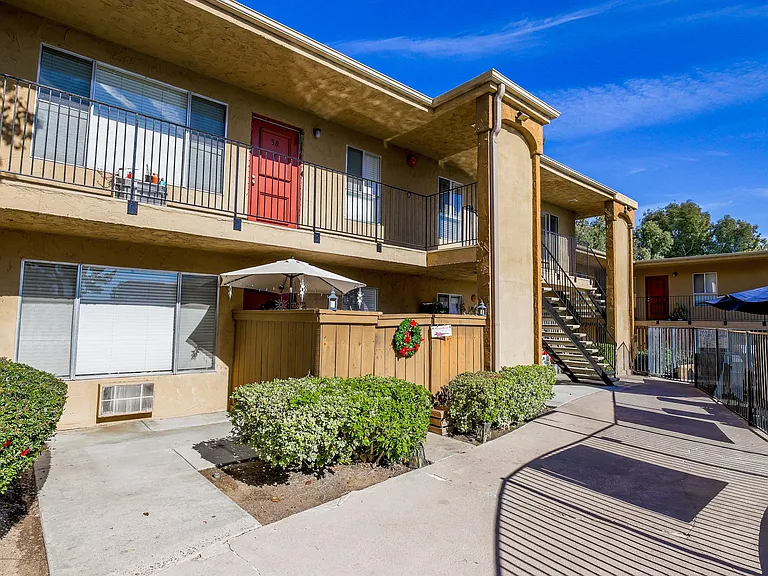 Parkview Poway Apartments — Photo 7