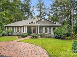 717 Zelda Ct, Hendersonville, NC 28792