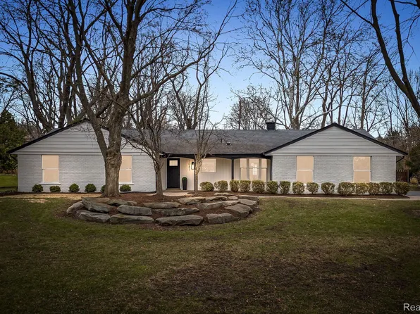 1081 Top View Rd, Bloomfield Hills, MI 48304