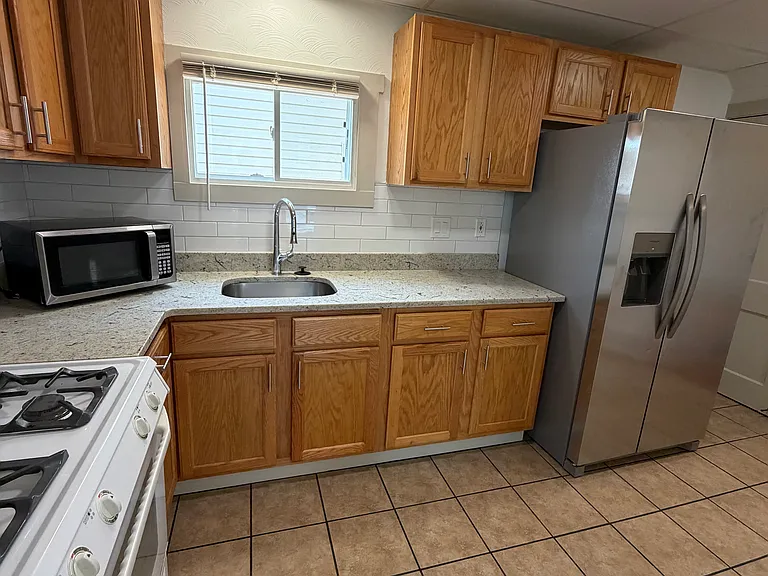 1208 Elwell St — Photo 4