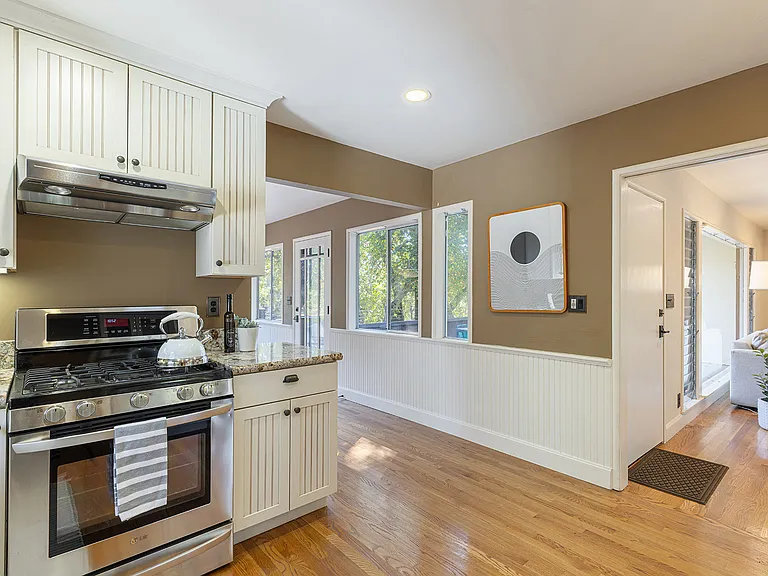 525 Keyes Ave — Photo 17