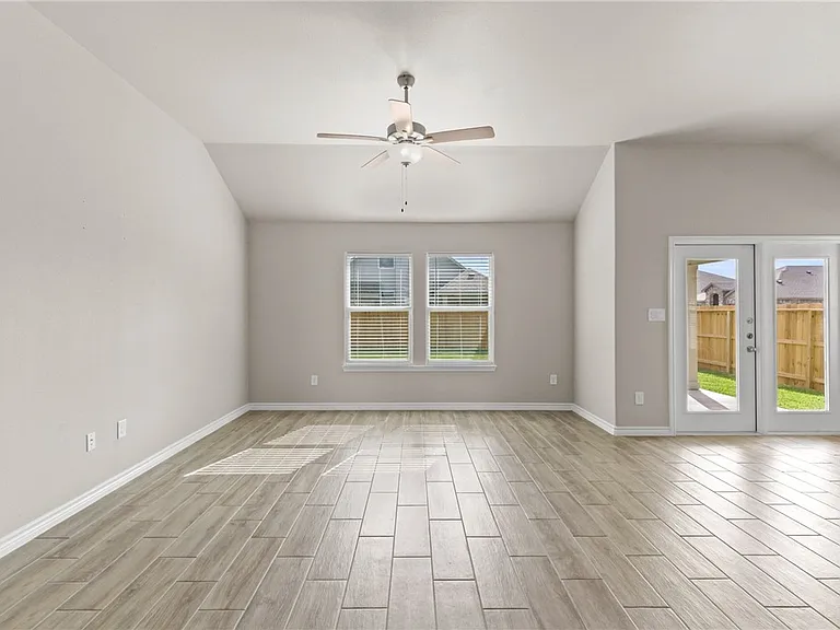 1353 Trent Park Ln — Photo 6