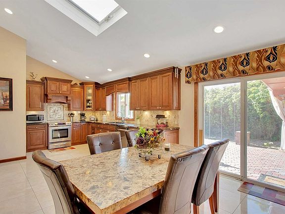 4th image of 21 Dolphin Ln E
