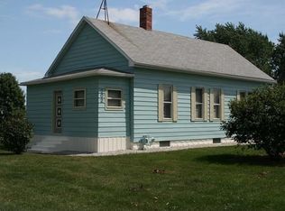 302 Sycamore St E, Three Oaks, MI 49128