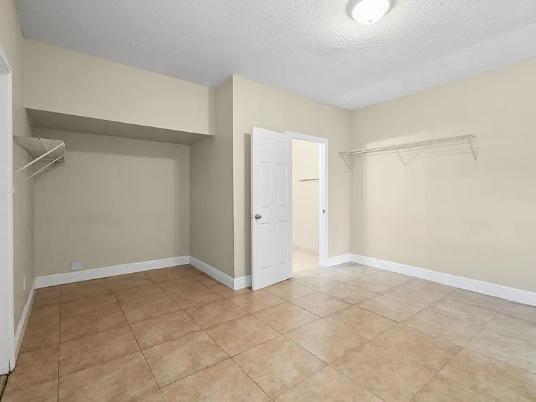 3721 Henry Ave — Photo 15
