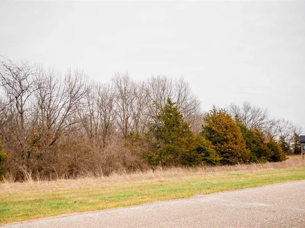 4617 Oakwood Dr, Quincy, IL 62305