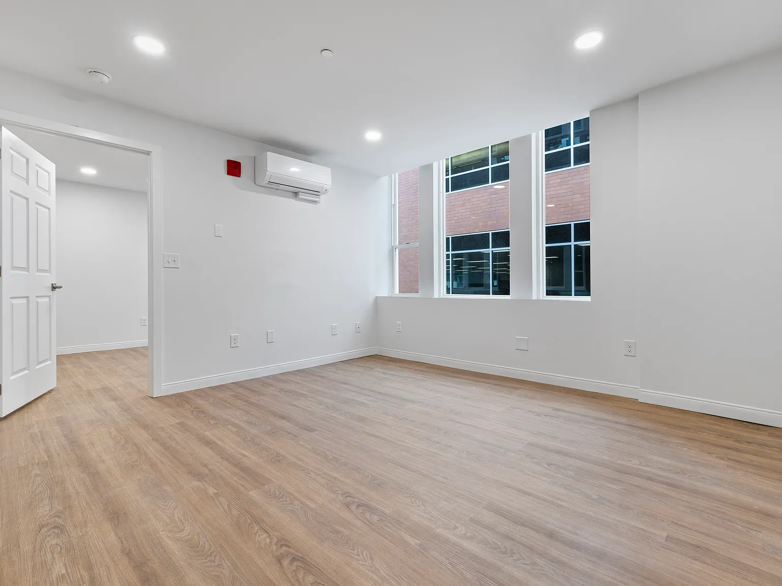 Hamilton Apartments — Photo 3