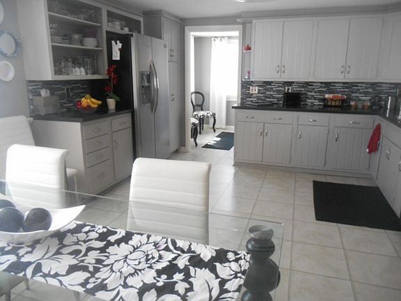 5th image of 5 Linden St