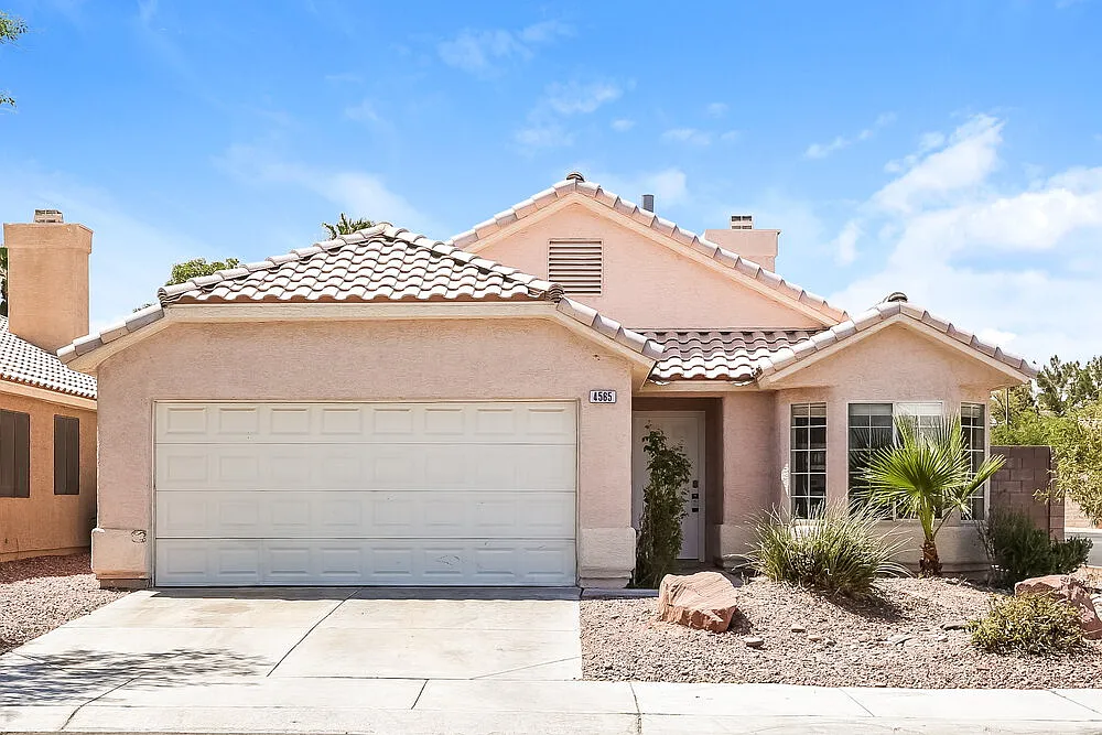 3 bed, 2.0 bath, 1580 sqft, $1,915 — Photo 1