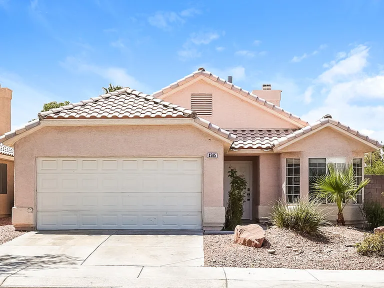 4565 Savin Cir — Photo 1