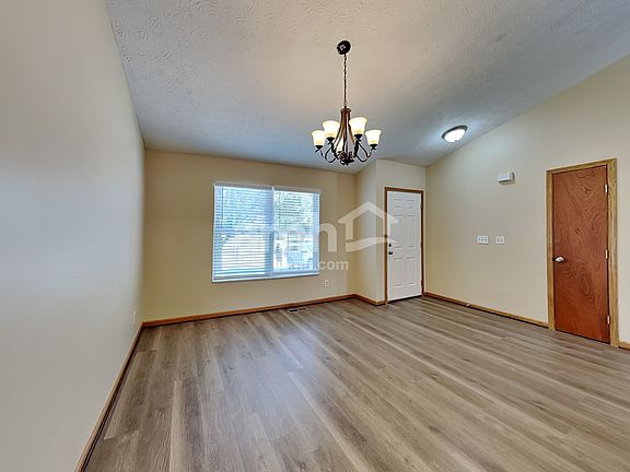 5th image of 468 McPherson Dr