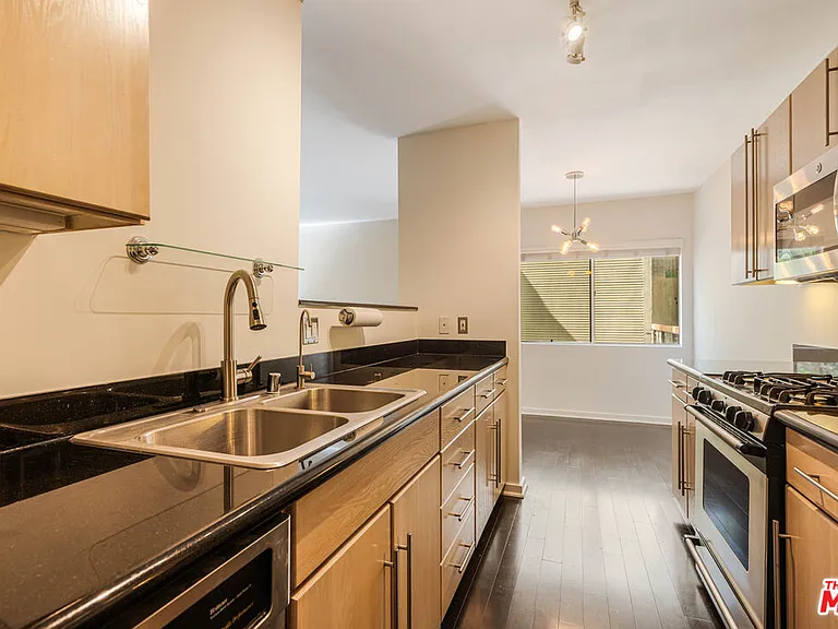 330 S Barrington Ave #210 — Photo 7