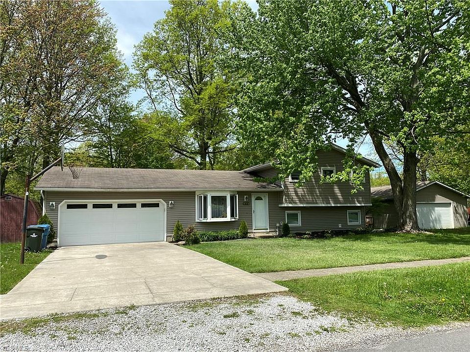 1st image of 458 Maple Ave