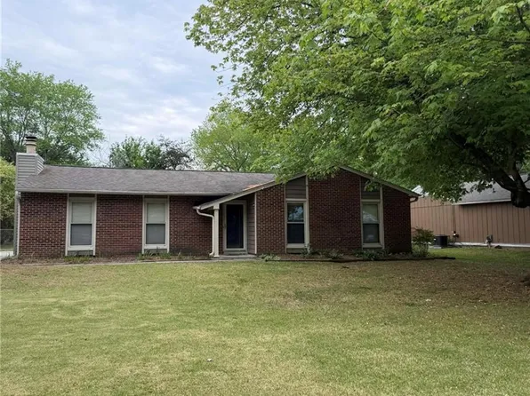 2807 Lamroc Rd, Greensboro, NC 27407