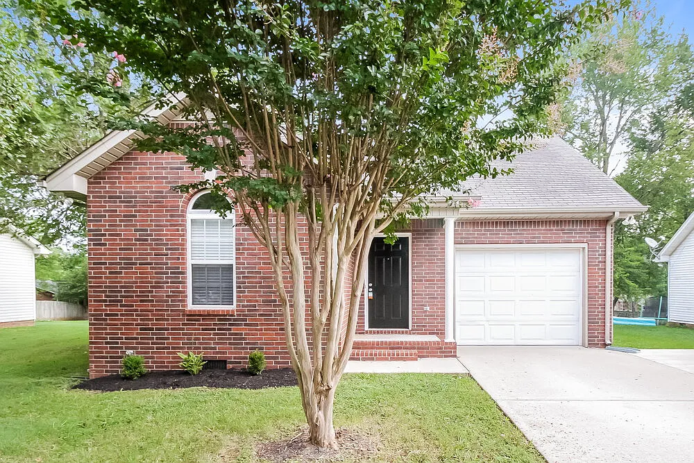 3 bed, 2.0 bath, 1280 sqft, $1,890 — Photo 1