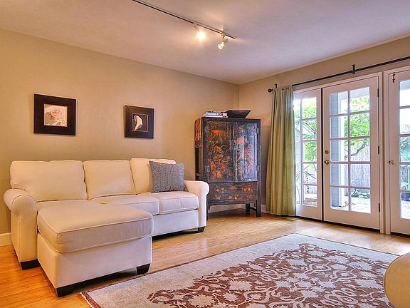 4th image of 2110 De La Vina St Unit 5