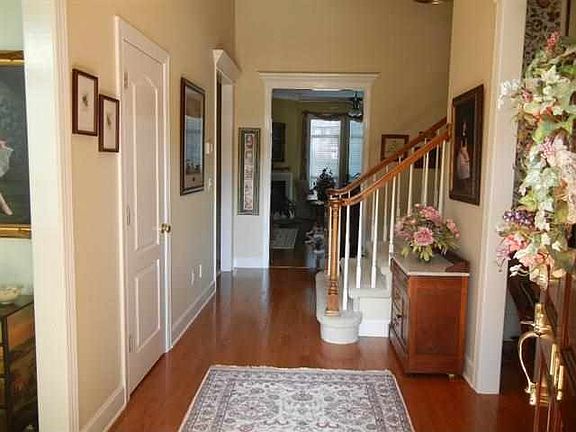 2nd image of 104 Harvest Hill Cir