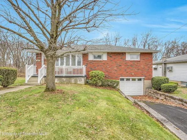 124 Bengar Dr, Scranton, PA 18505