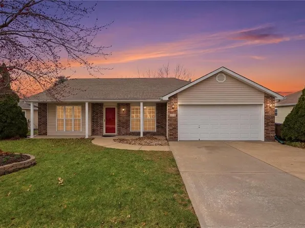 814 Coventry Ln, Raymore, MO 64083