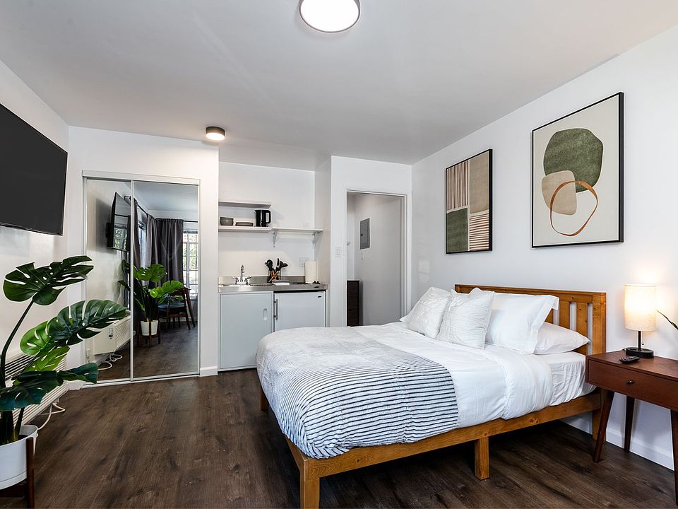 1st image of 7000 Franklin Ave #7000A