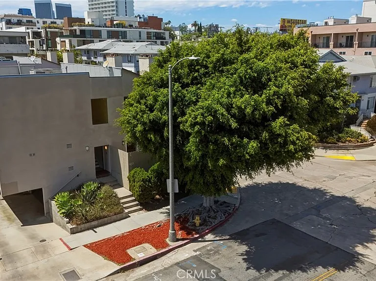 1433 S Beverly Dr — Photo 2