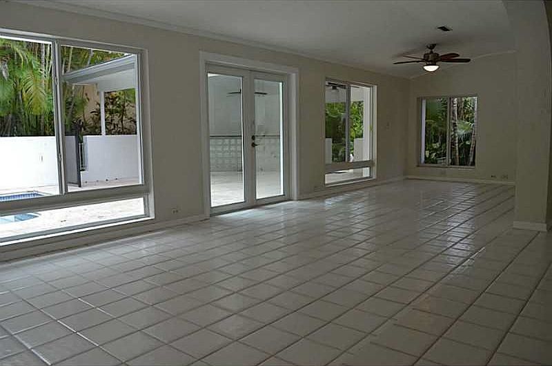 2nd image of 940 Andora Ave