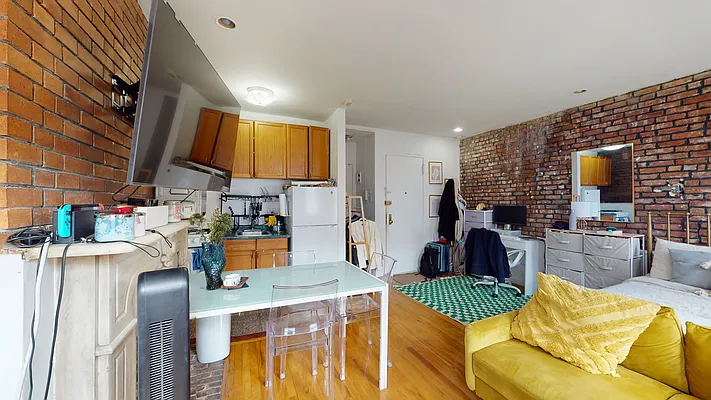 Rented by Bond New York | media 16