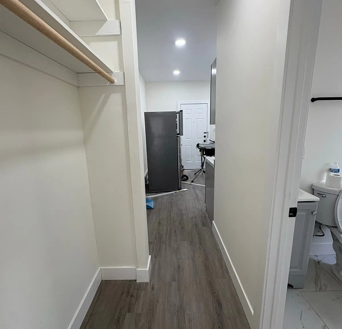 3 bed, 1000 sqft, $2,200 — Photo 2