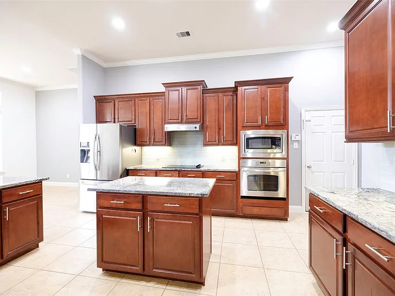 6743 Honeycrest Ln — Photo 17
