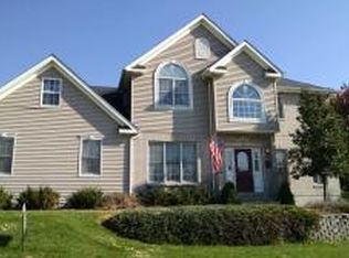 1907 Wildwood Ln, Muscatine, IA 52761